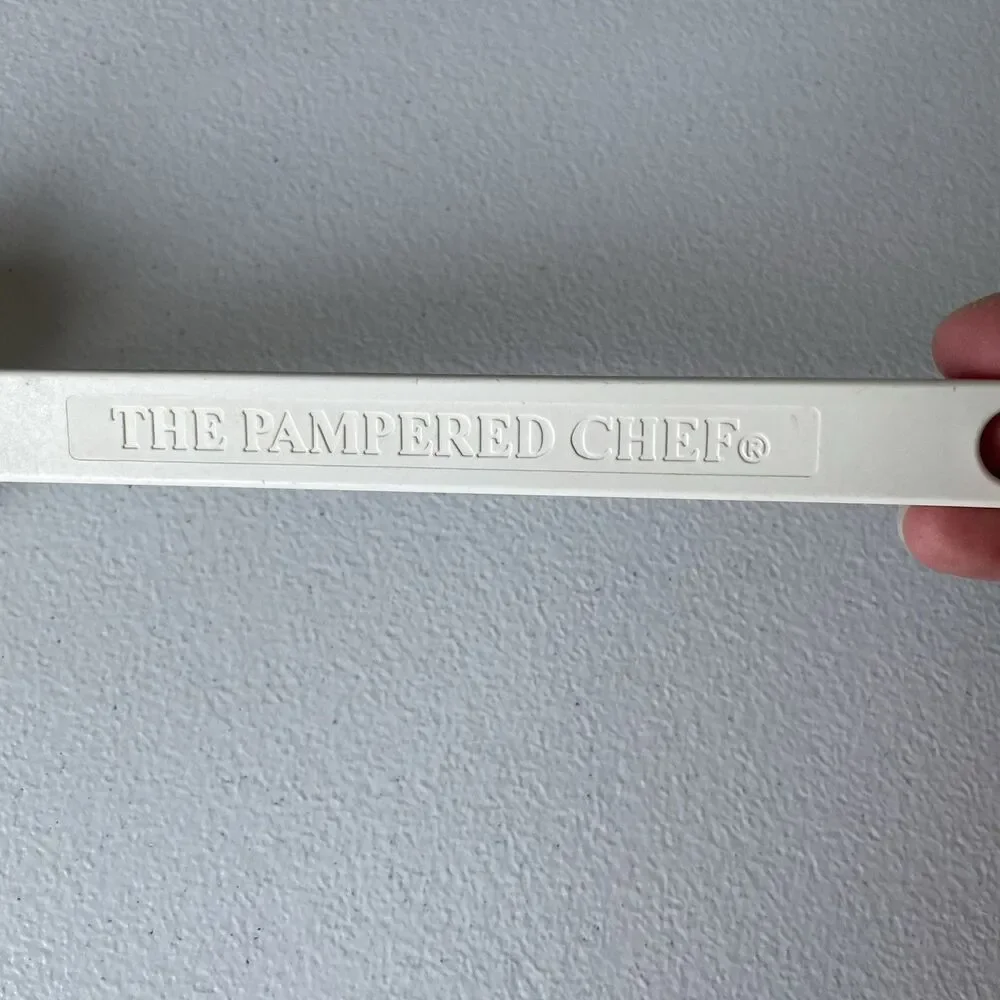 The Pampered Chef Vintage Spatula Scraper White Plastic Silicone Kitchen Utensil